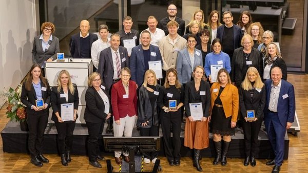 Preisträger mit dem familyNET 4.0-Award ausgezeichnet