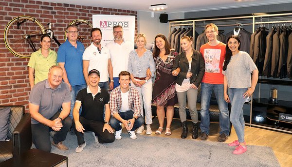 Das APROS Team freut sich über den Preis des Landes Baden-Württemberg Das APROS Team freut sich über den Preis des Landes Baden-Württemberg